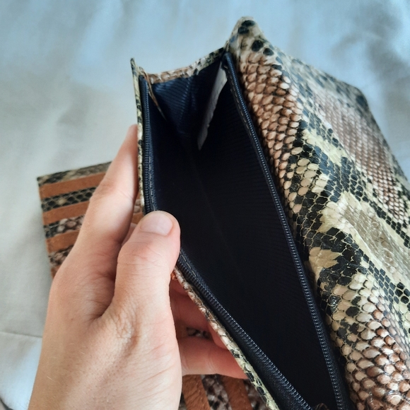 Kenneth Cole Reaction Wallet - Picture 5 of 6